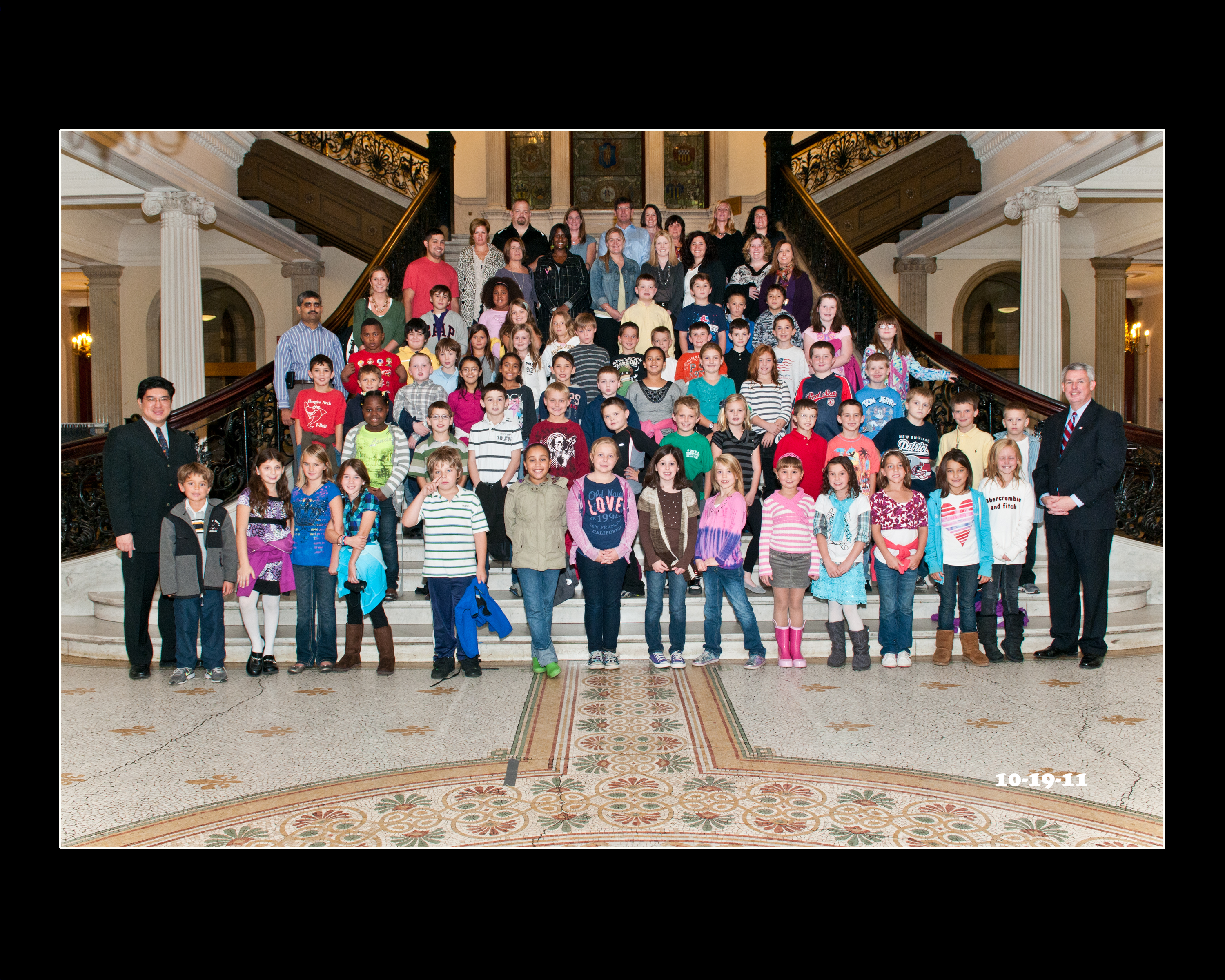 Elementary students visiting the State House
