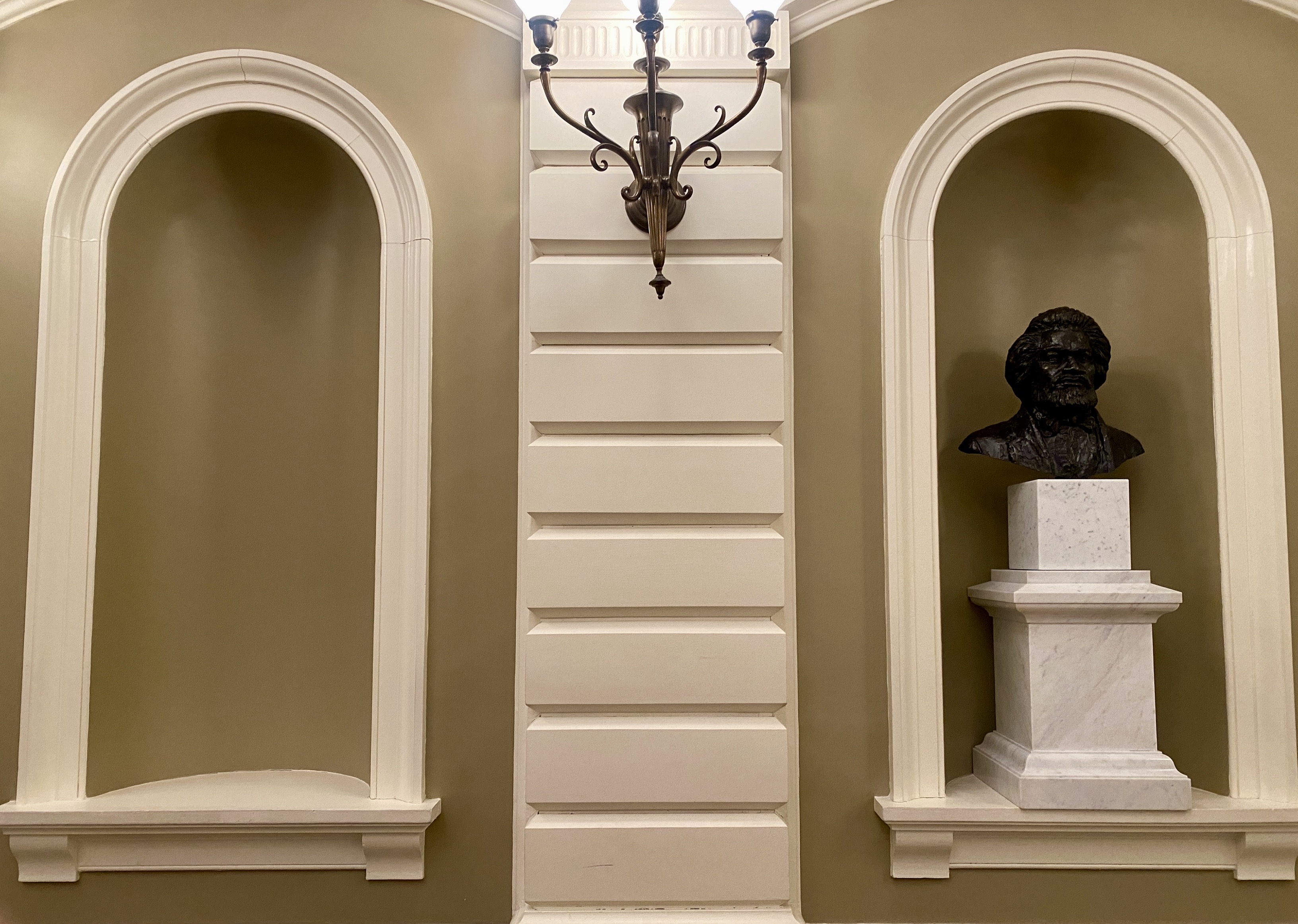 A photo of the empty Senate Bust location